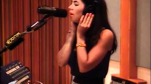 Marina and the Diamonds - Are You Satisfied? (KCRW Acoustic Session 08/07/2010) 7