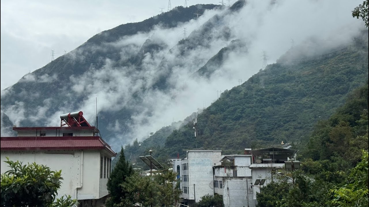 卓熱查姆隊員們從雅江縣回成都的途中（代宗+登孜等人)Zhuorechamu team members on their way back to Chengdu from Yajiang County
