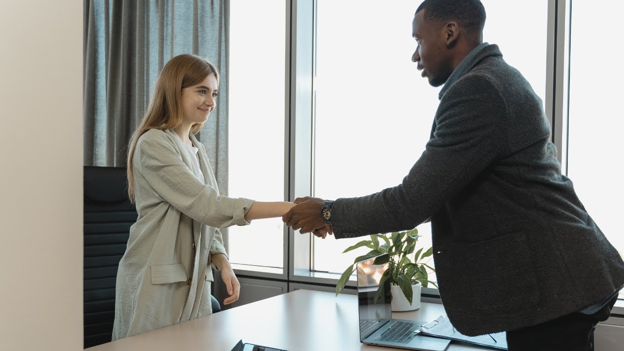 FULL STORY My boss keeps hitting on me and I'm not interested in