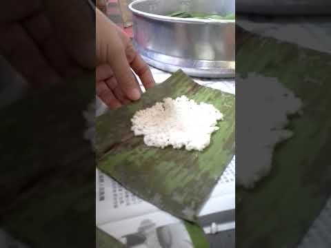 Kelupis Inti Udang ( Kuih Tradisional Brunei ) - YouTube