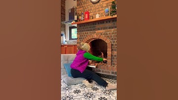 Khi gió mùa đông bắc về ngồi bên lò sưởi uống ly cà phê nóng là điều tuyệt vời nhất lúc này.#shorts