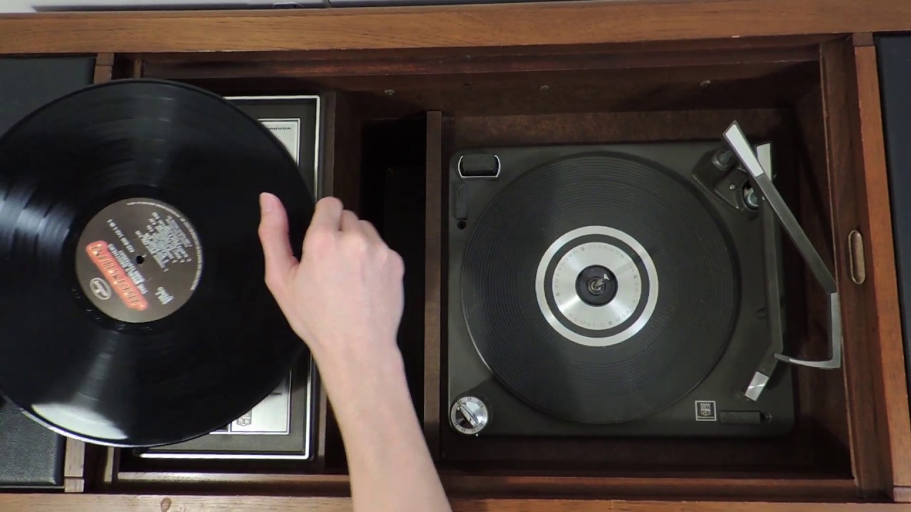 Vintage Magnavox Stereo Console Tambour Doors Walnut Finish C 1960's