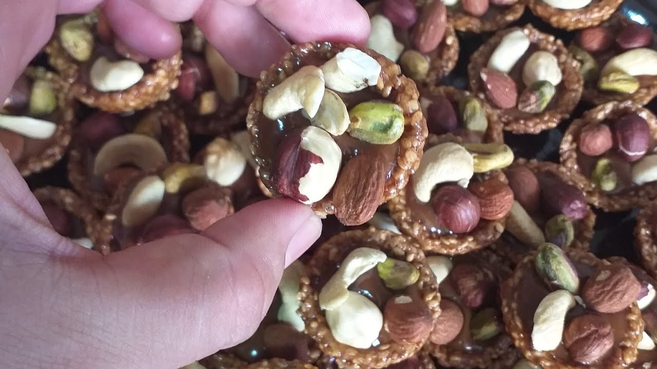 النوكا بالمكسرات والكاناش من ألذ ما يكون قرمشة وتعليكة رائعة