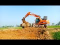 Doosan 180wv excavator loading the tralley