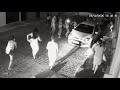 VÍDEO: Prefeito usa cinto para agredir moradores que protestavam na frente da casa dele no interior da Bahia