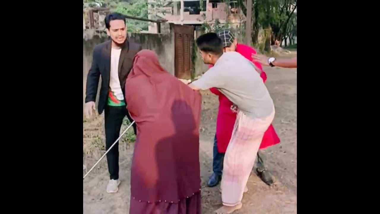 কোটিপতি রাস্তায় বোরকা পরে প্রতারনা করার অবস্তায় হাতে নাতে ধরা পরলো।@mahcdramatv 