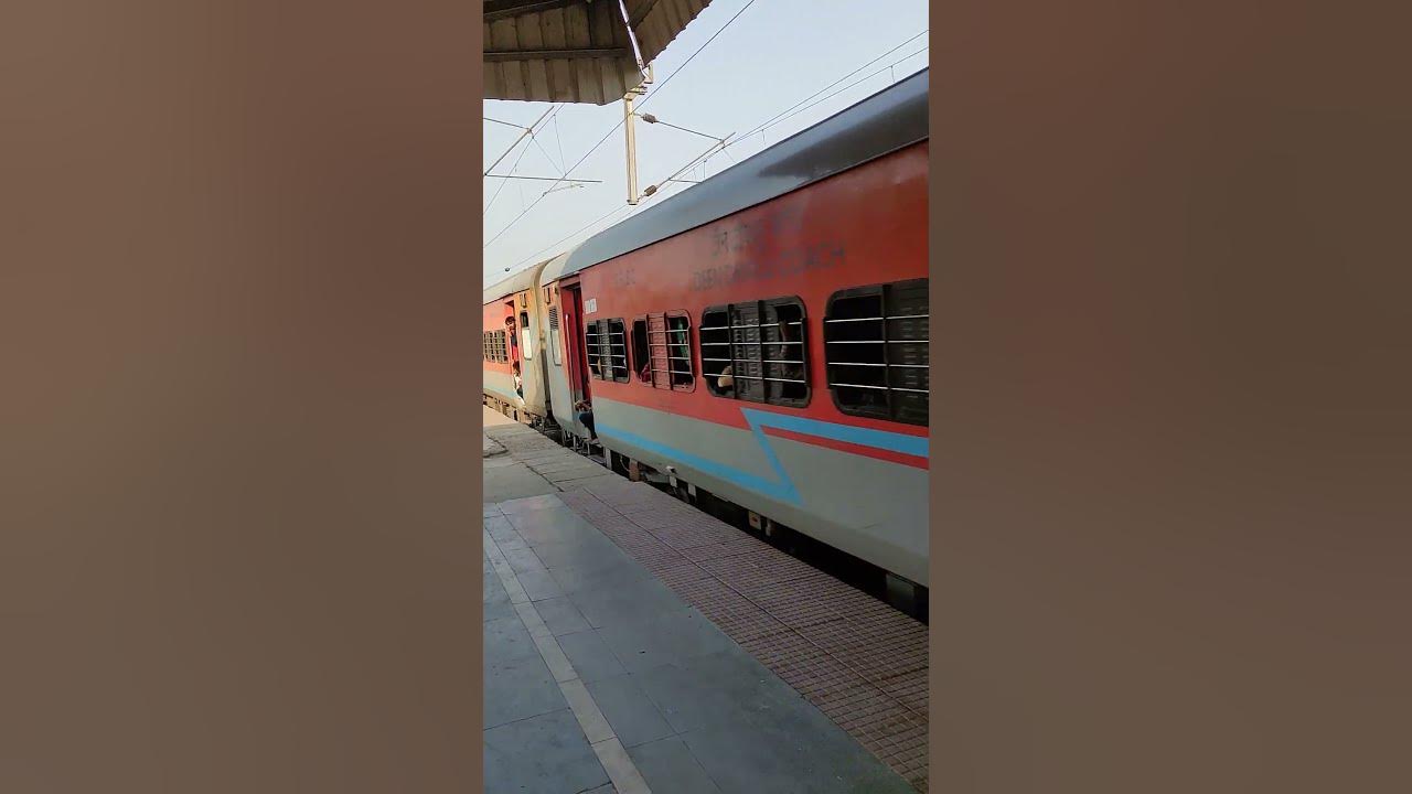 Vaishali Express Crossing Hajipur Junction Train No. 12554 #viral # ...