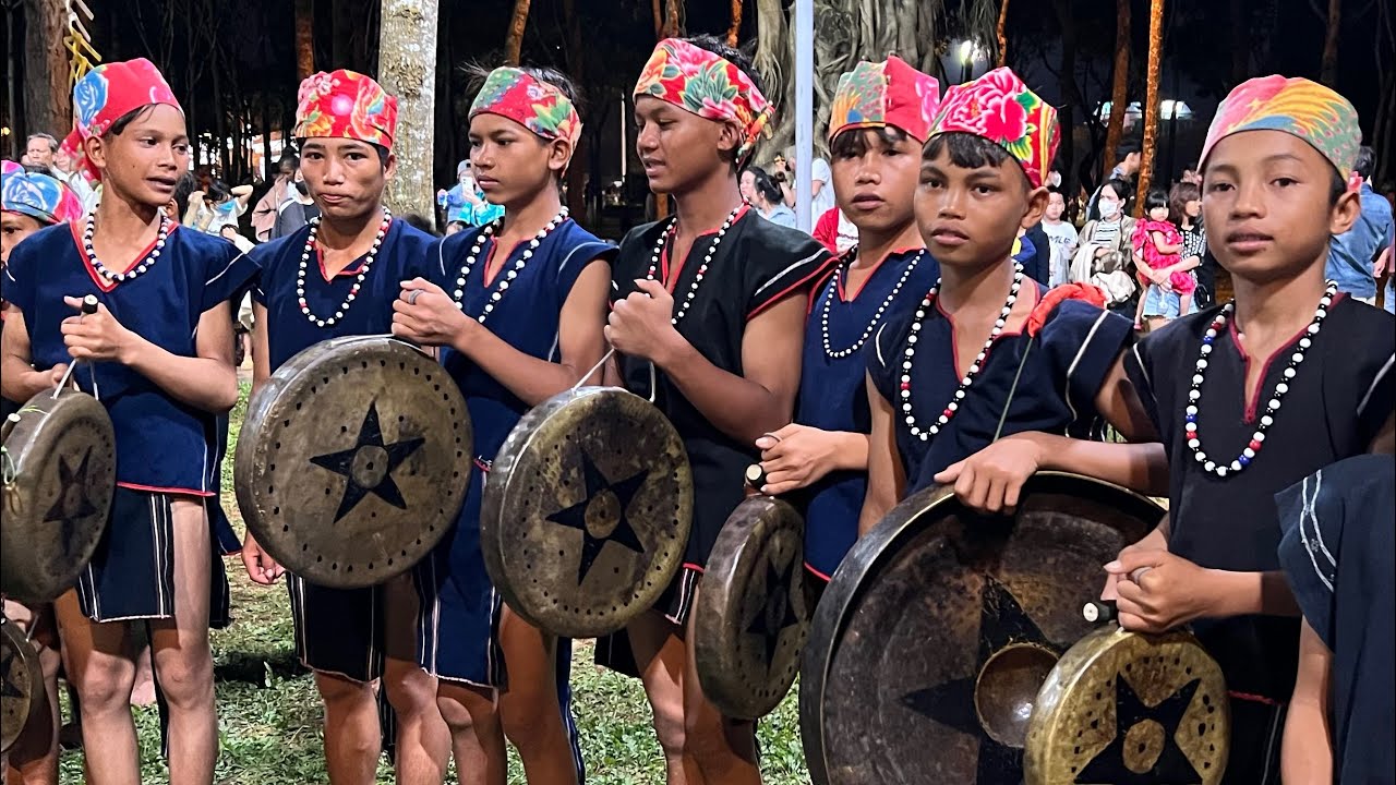 Đoàn cồng chiêng của huyện Kông Chro