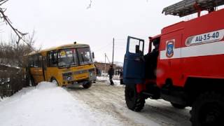 школьный автобус вылетел в кювет_2