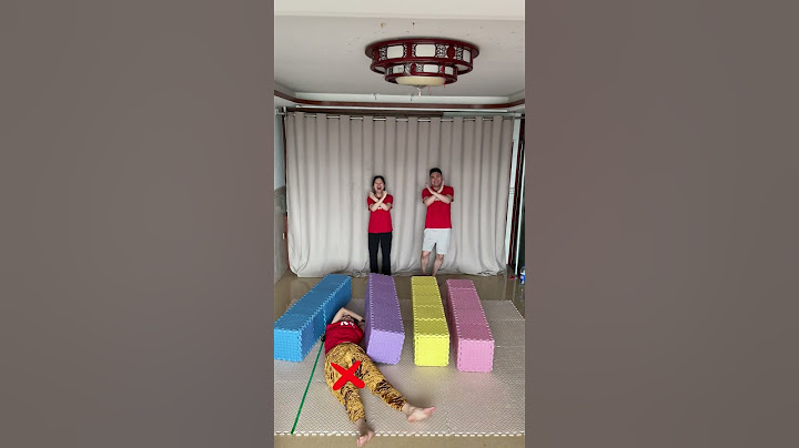 Funny family game! Tumble and avoid the boxes challenge