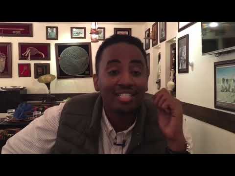 شيء يطل الآن من هذي الذرى