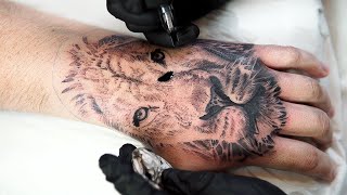 TATUAGEM DE LEAO NA MAO TATUAGEM DE LEAO NA MAO