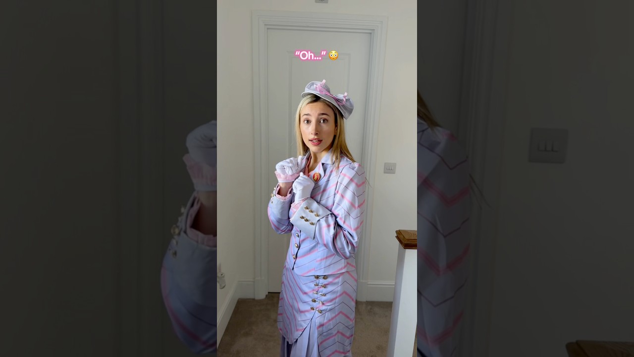 Oh, you’re green… #couple #prank #halloween