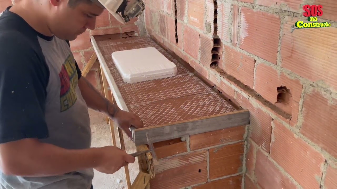 GENIAL!! Pedreiro exagerou na sabedoria.. nunca vi uma pia de tijolo e revestimento