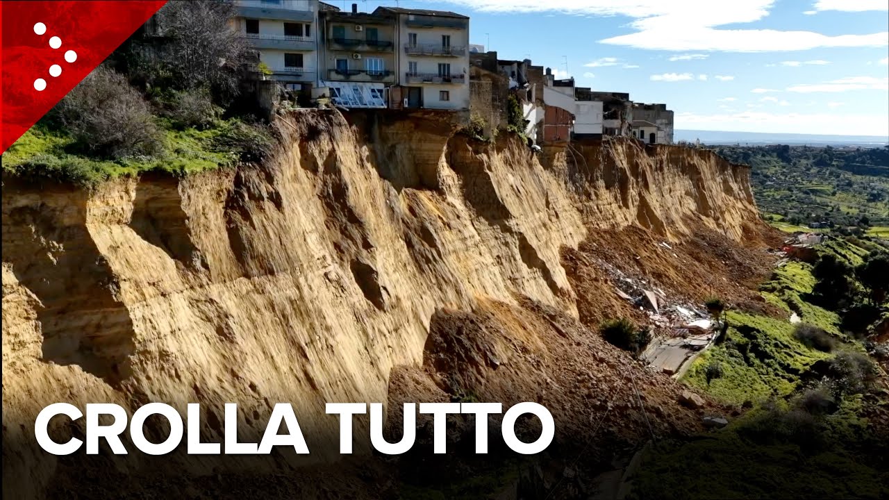 Niscemi, l'enorme frana continua a muoversi. Protezione Civile: 