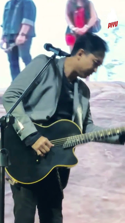 PETIKAN GITAR PIYU DI LAGU SAKIT HATI LIVE ELYSEE SCBD JAKARTA