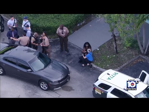 Policía: 2 buscados después de que un hombre fuera asesinado a tiros en ...