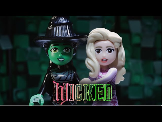 WICKED | Traíler Oficial Lego (Universal Pictures) - HD class=