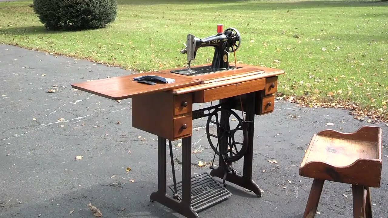 Отреставрированная старинная швейная машина Singer 15-88 1936 года с ножным приводом и корпусом A...