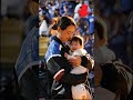 大谷翔平の妻・真美子さん、愛娘を優しく抱く姿にファン感動「母のまなざしが美しい」