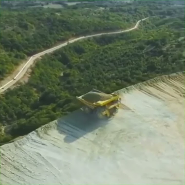 MENGERIKAN DUMPING DI AREA BUKIT CURAM OLEH OPERATOR TAMBANG
