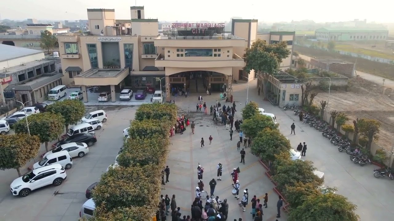 palkhe chukaoo tuje dill me basao.| Rehmat merrige hall ugoki road Sialkot.