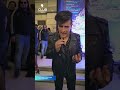Nos encontramos a Jorge Velasco de la Santísima Voladora y nos regaló este saludo