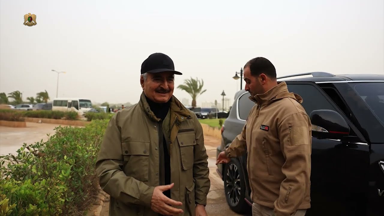 جانب من الجولة التفقدية التي اجراها القائد العام إلى جامعة بنغازي للاطلاع على عمل لجنة