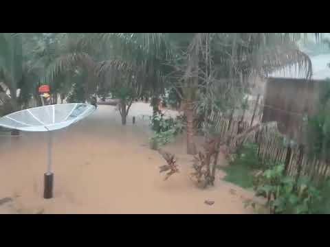 Moradora de Cruzeiro do Sul grava vídeo reclamando de terreno que alagou após forte chuva