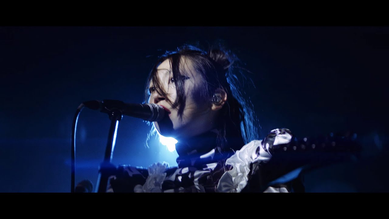 SASAMI - Squeeze (Live In Pomona) - YouTube
