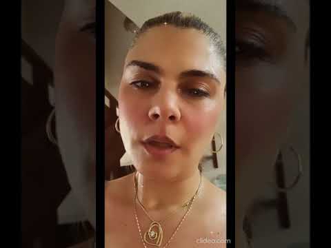Claudia Abusada haciendo ejercicios mojadita de sudor