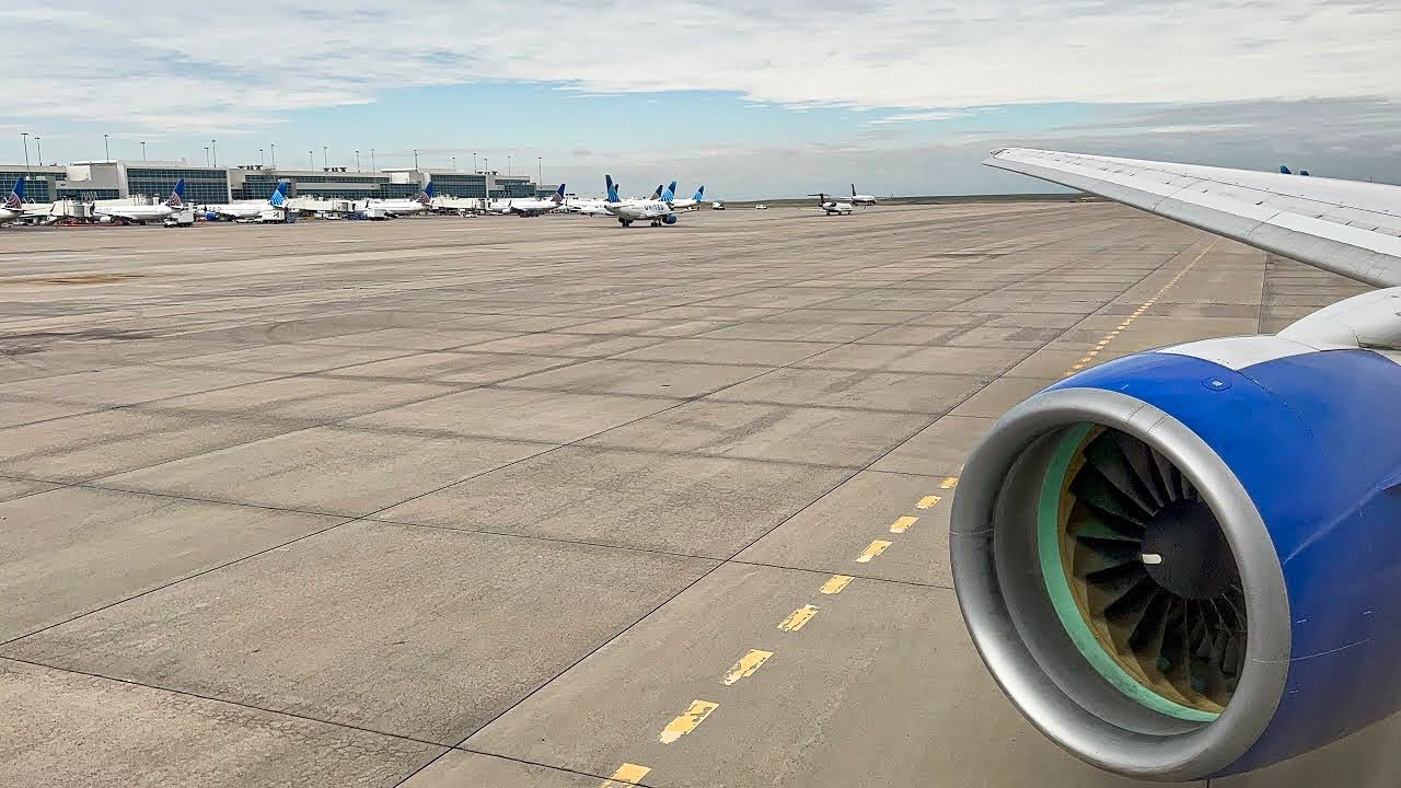 United Airlines Boeing 777-222A POWERFUL & Roaring Takeoff from Denver, CO to San Francisco ~ KDEN