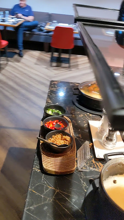 LIVE FROM SYDNEY AIRPORT LOUNGE - Singapore Airlines first class lounge