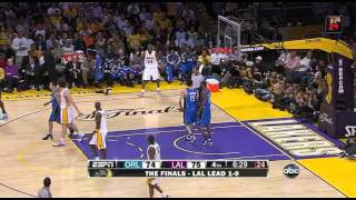 06 07 2009   NBA Finals Game 2   Magic vs  Lakers   Kobe Steps Out Of Bounds But Makes Three