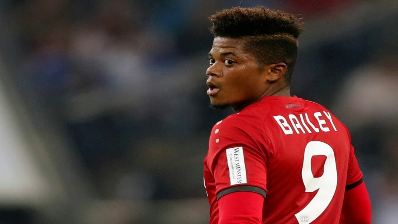 أروع و أخطر عشرة لاعبين كرة قدم يلعبون بالقدم اليسرى