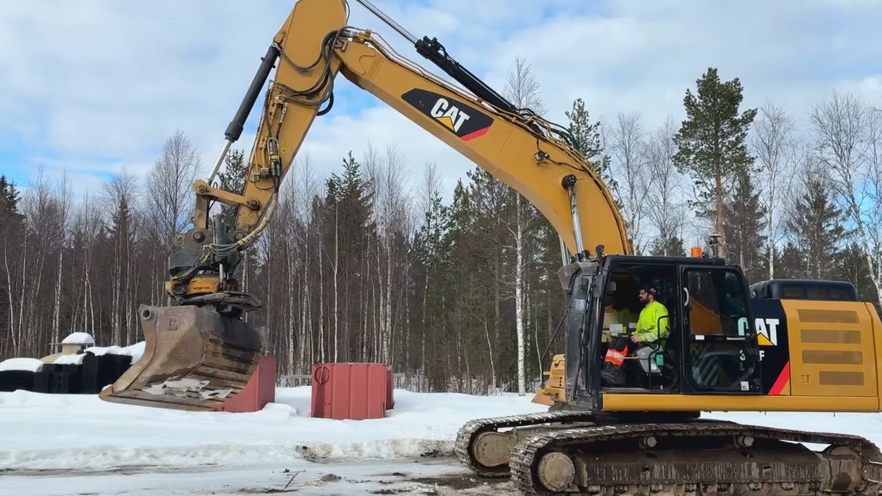 Bandgrävare CAT 326FL