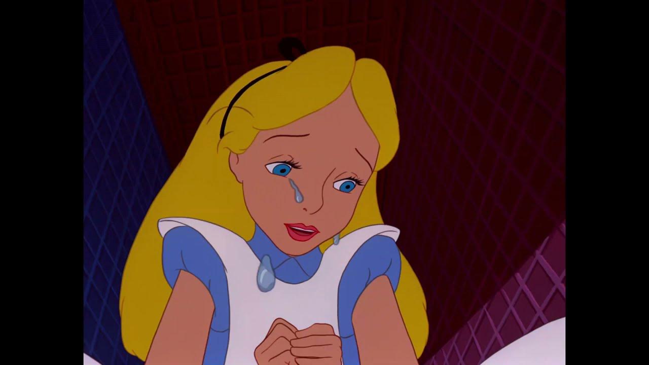Плачущая принцесса. Плачущая принцесса диснея. Грустные персонажи мультфильмов. Алиса в стране чудес дисней гиф. Плачущие принцессы диснея.