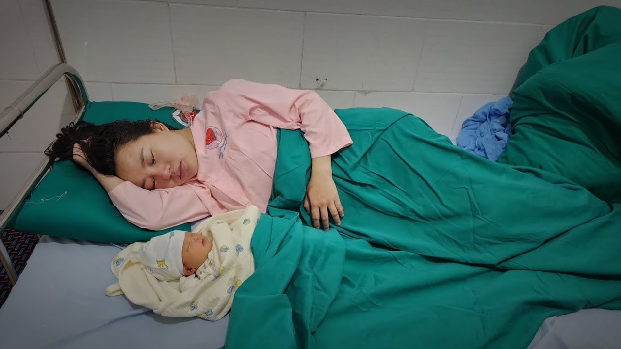 Hoang Thi Hue gave birth: At 