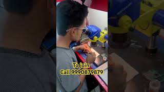 Mobile repairing training institute course IC clean karte hue student practical class join now