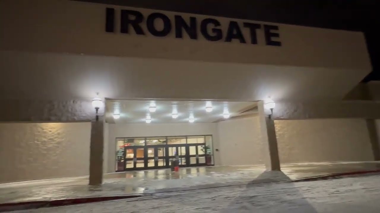 Irongate (Plaza/Mall) - December 2023 Dead Mall Tour - Hibbing, MN