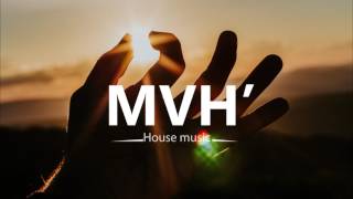 Hounded - On My Side (feat  Savoi)