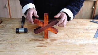 The method of crossconnecting three pieces of wood, purely handmade