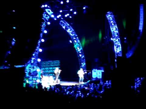 Van Halen With David Lee Roth Blossom Music Center Cleveland Ohio Van Halen with David Lee Roth Blossom Music Center Cleveland Ohio August 3, 2015 PANAMA - Van Halen With David Lee Roth Blossom Music Center Cleveland Ohio