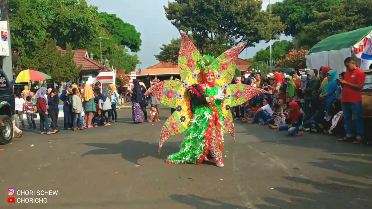 Kreatif Bikin Baju dari Limbah - Fashion Daur Ulang ( Jepara Fashion Carnival)