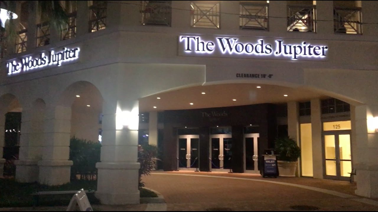 Eating At Tiger Woods' Restaurant YouTube