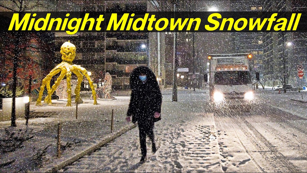 Midnight Winter Snowfall Walk in Midtown Toronto (Jan 16/17, 2022)