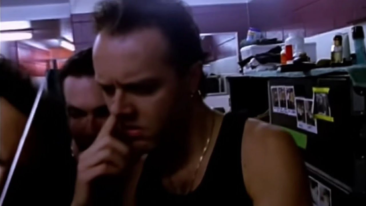 Lars Ulrich Picking His Nose and Eats It - YouTube