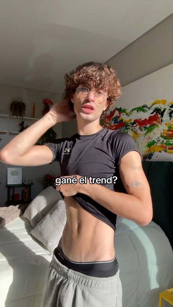 MATI SPANO MUESTRA EL ABDOMEN