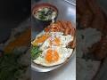 結局こういう朝ごはんが１番うまい【目玉焼きウインナー丼】