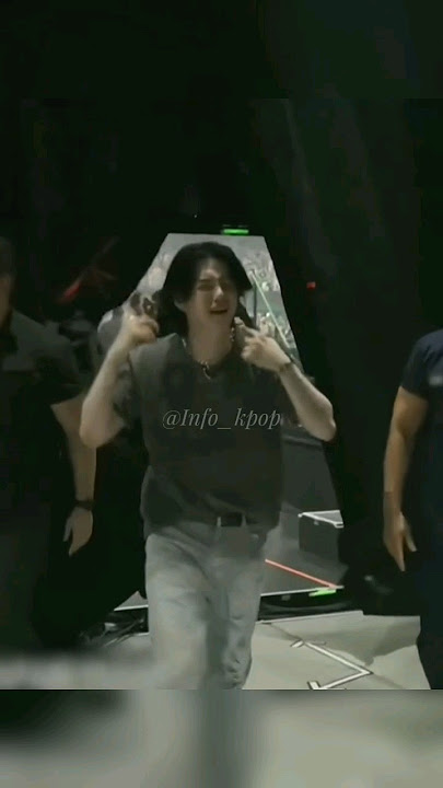 Perbedaan Yoongi depan army & dibelakang panggung #suga #bts #shorts